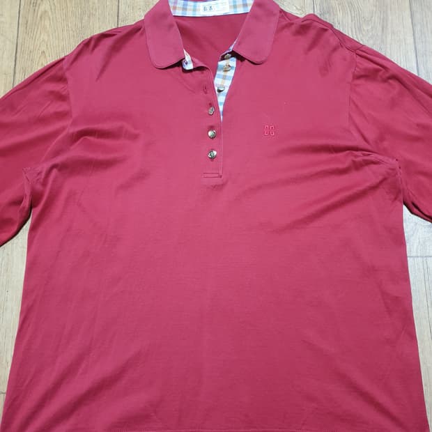 1104 닥스 긴팔 카라티 95 사이즈입니다