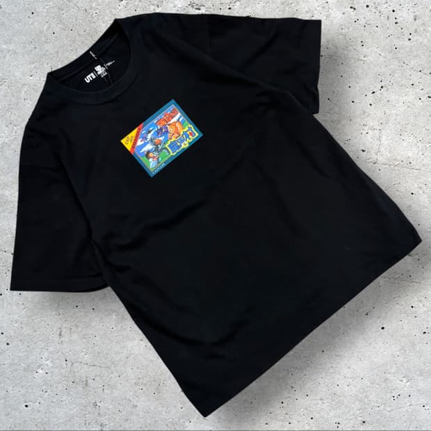 [L] 유니클로 UT 마계촌 반팔 티셔츠 블랙 C448