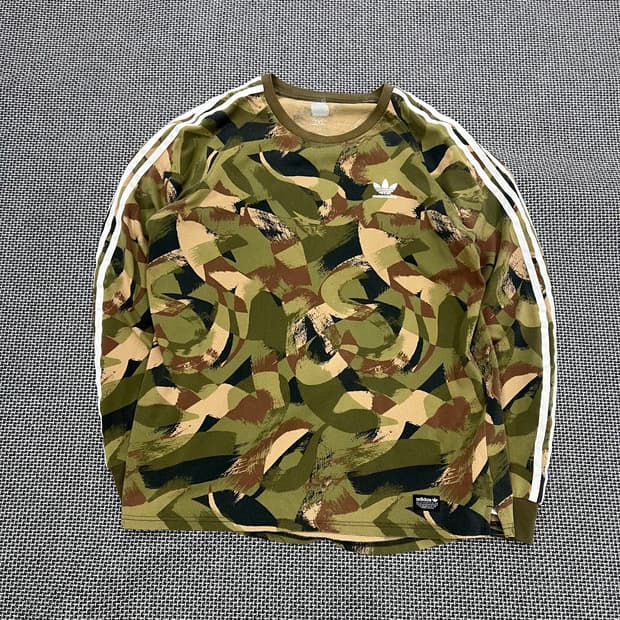 아디다스 카모 롱슬리브