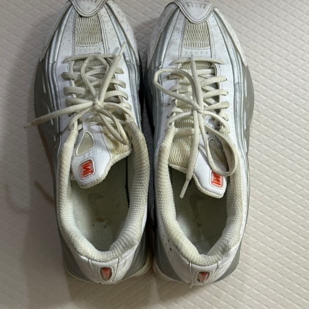 (W) 나이키 샥스 R4 화이트 메탈릭 실버