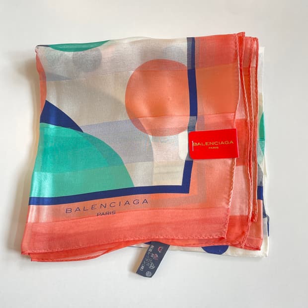 발렌시아가 레트로 스카프 새상품