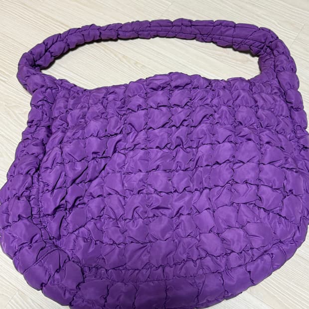 COS 오버사이즈 퀼티드 구름백 보라