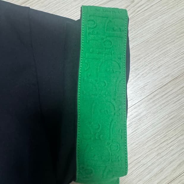 디올 CD 로고 블랙 그린 배색 반팔티