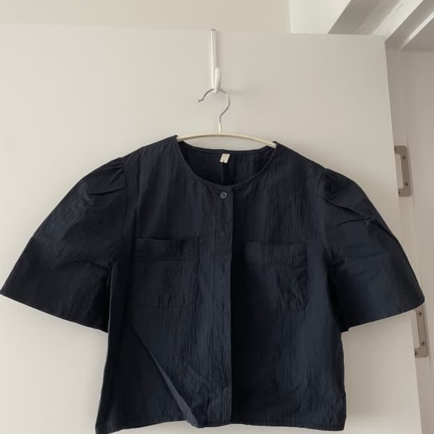 네이비 크롭 블라우스