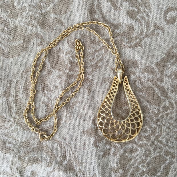 pendent necklace