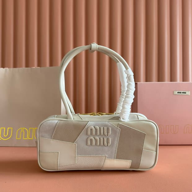 미우미우(MIU MIU) 패치워크 토핸들 화이트 백