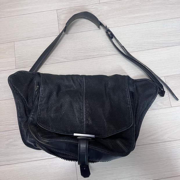 알렉산더왕 숄더백