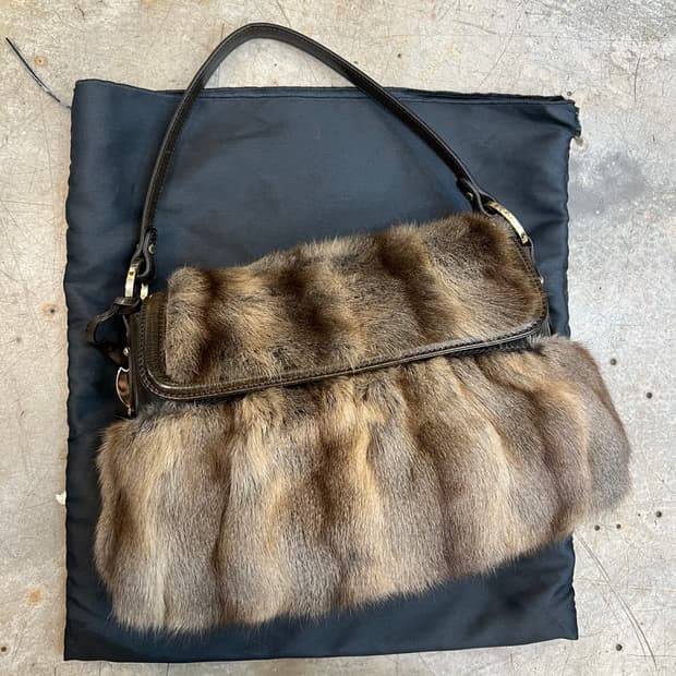 펜디 밍크 퍼 쉐프백