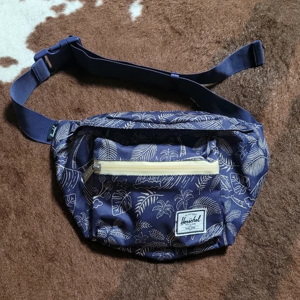 캐나다 Herschel Supply Co 힙색