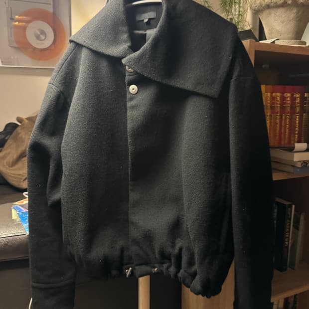 오마르 아프리디 디스토어티드 숏 블루종