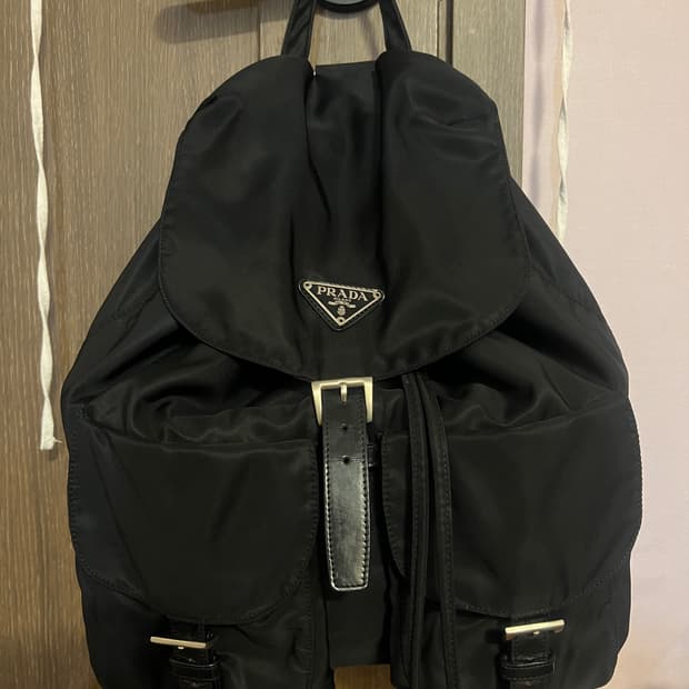 프라다 백팩 미디움