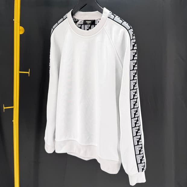 [XXL사이즈] 펜디 FF 로고 맨투맨 화이트 (FAF666)