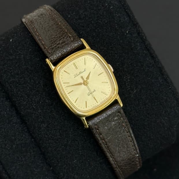 오리엔트 골드 다이얼 슬림 쿼츠 시계