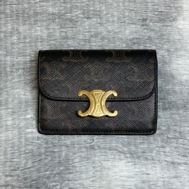 셀린느 트리옹프 플랩 카드지갑 블랙탄