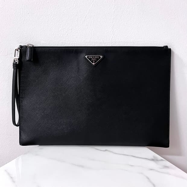 [A급/정품] 프라다 삼각로고 클러치 백 블랙