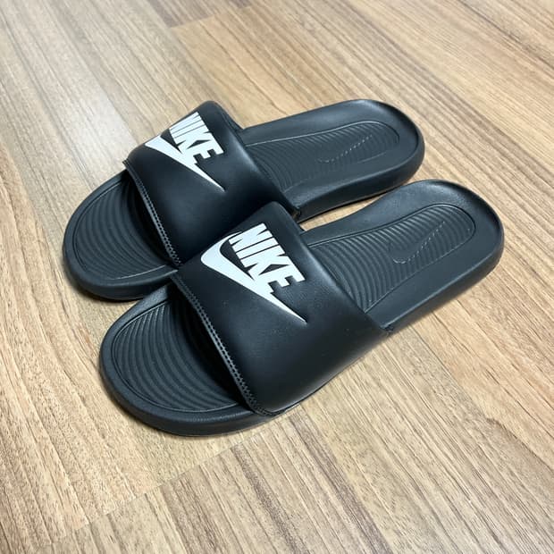 나이키 슬라이드 슬리퍼 블랙