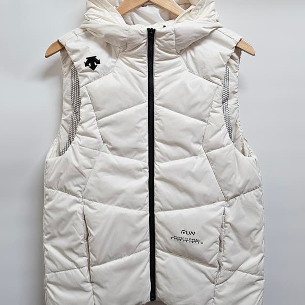 데상트 후드 덕다운 패딩조끼 95