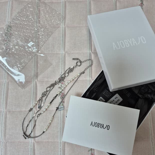 새) 아조바이아조 White Pearl Necklace [SILVER]