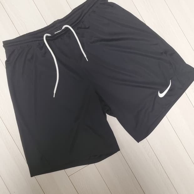 새상품급)나이키 드라이핏 반바지 사이즈L

검정색 나이키 드라이핏 반바지