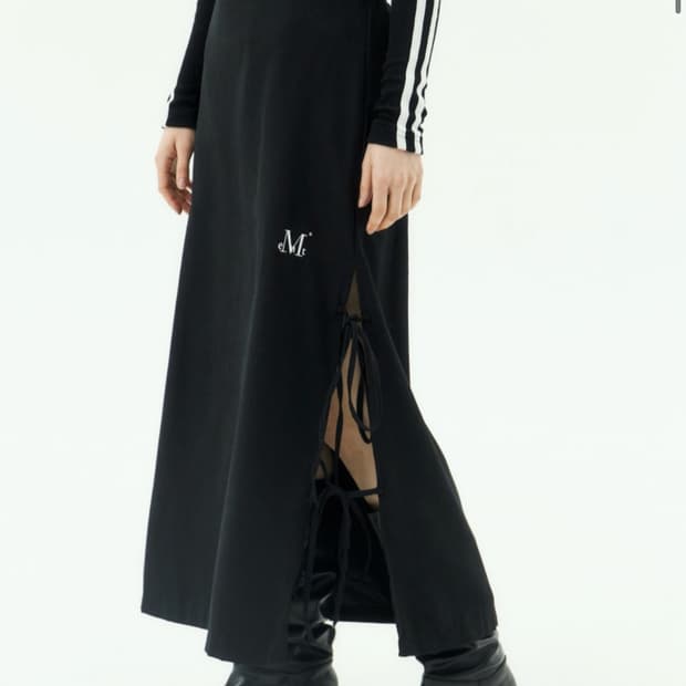 무센트 바덴 사이드 슬릿 롱 스커트 