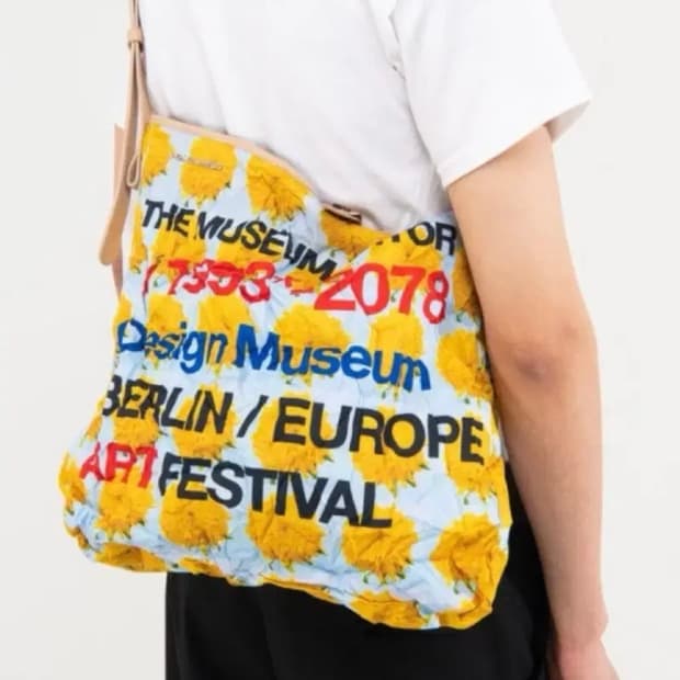 더뮤지엄비지터 플라워 토트백