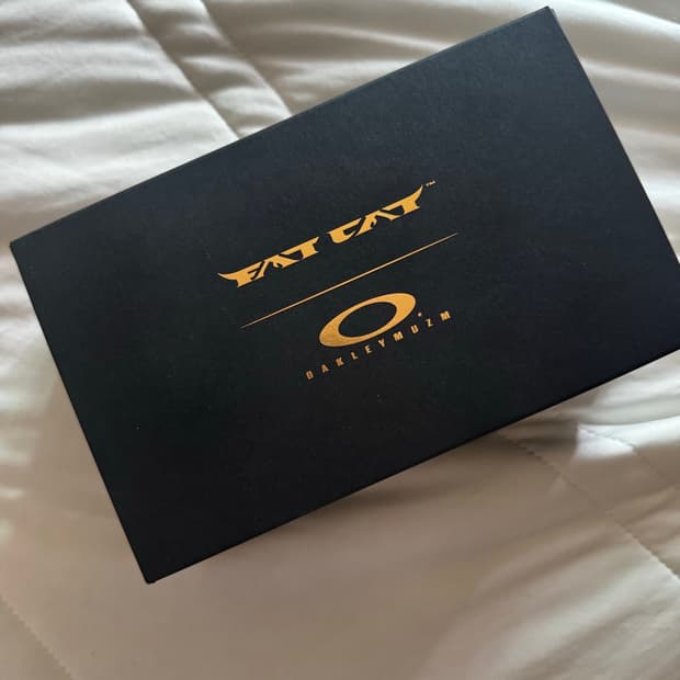 오클리 MUZM 팻캣 매트 블랙 프레임 프리즘 그레이 렌즈 하이 브릿지 