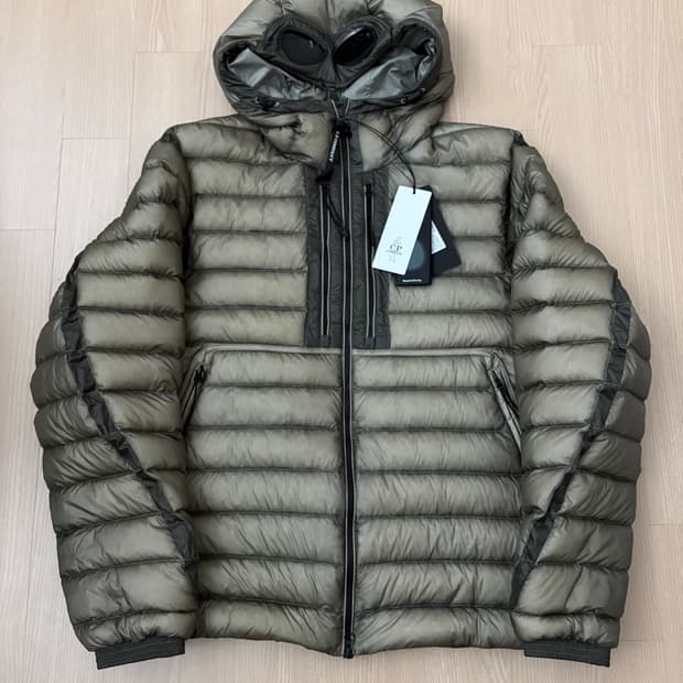CP컴퍼니 디디쉘 고글 후드 다운 펀가이그레이 XL 새상품 팝니다
