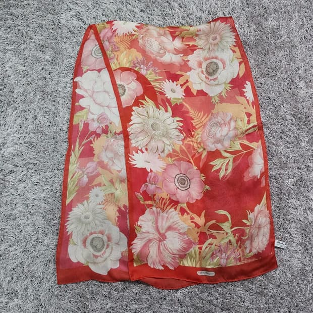 페라가모 실크 스카프