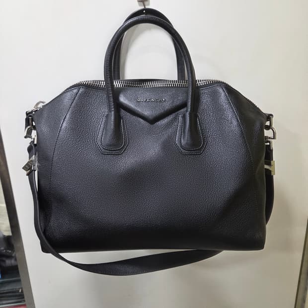 지방시 안티고나 라지 토트