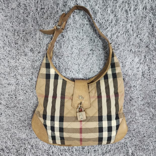 버버리 자가드 체크 숄더백