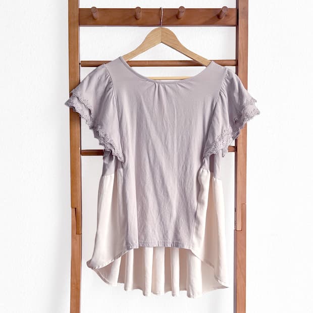  [AXES FEMME] 안개빛 레이스 플레어 블라우스