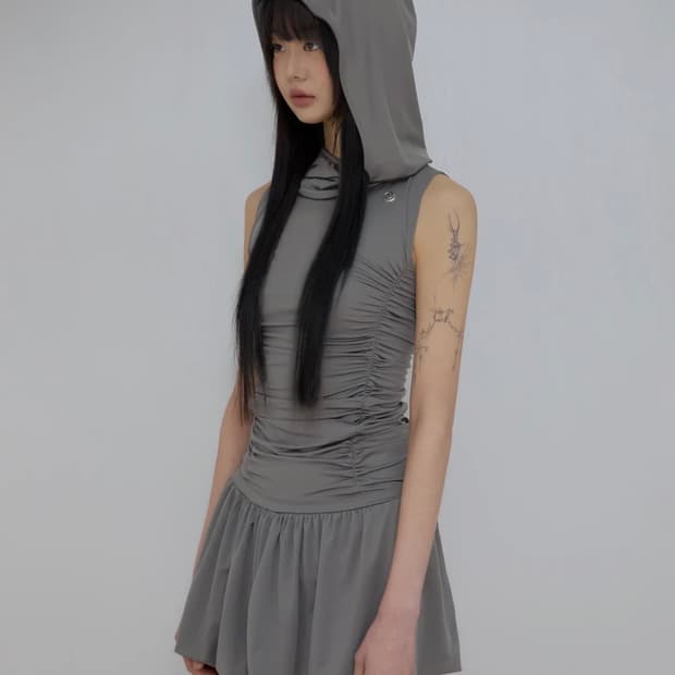 플레어업 Hooded High Neck Dress