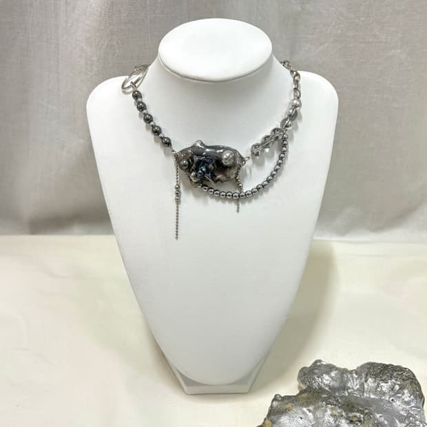 Unowned stone necklace 003