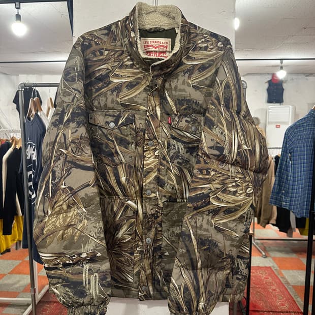 리바이스 낚엽패딩