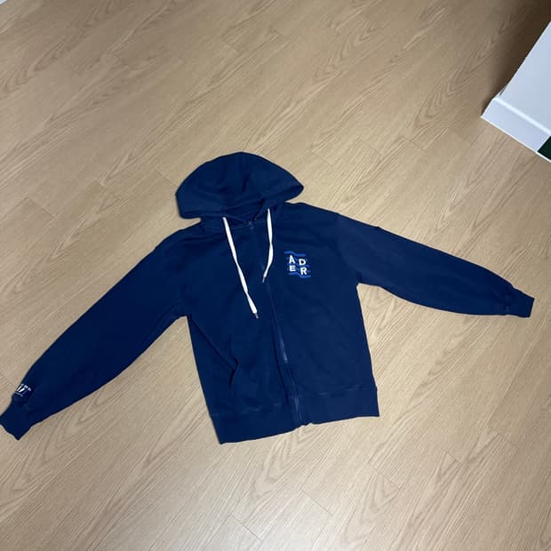 아더에러 후드집업