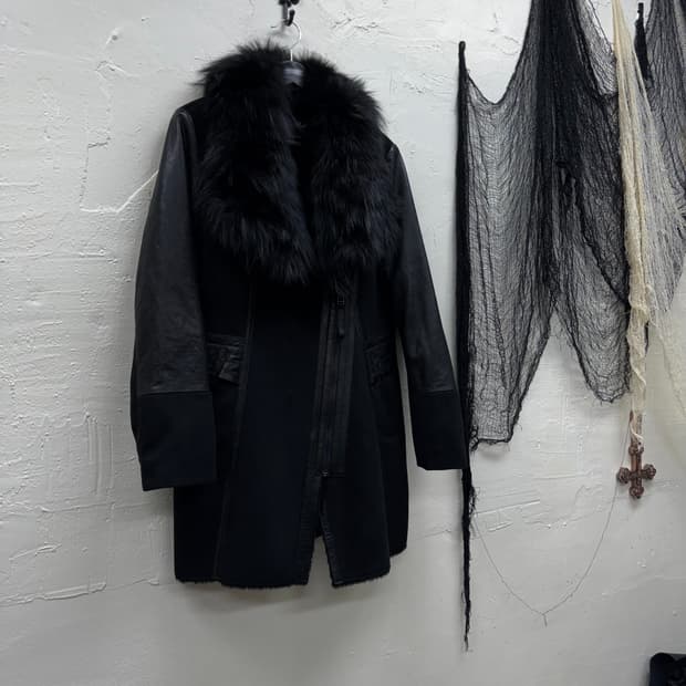 Unknown vkei leather trimming fur jacket