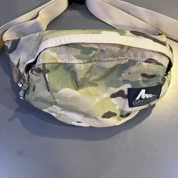 그레고리 구형로고 멀티캠 웨이스트백