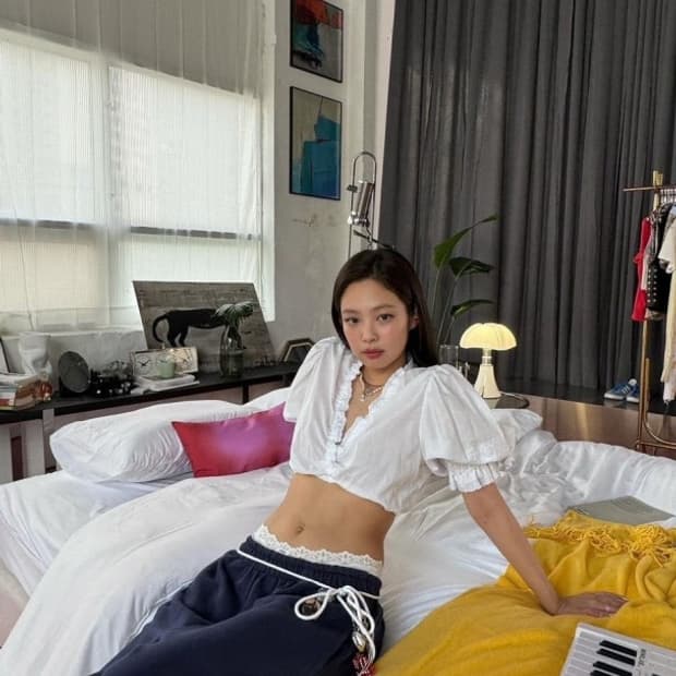 어텐즈 navy basic sweat pants (제니착용)