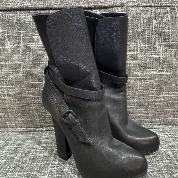 보테가 베네타 블랙 가죽 앵클 부츠 37 1/2