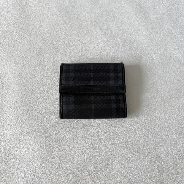 버버리(Burberry) 반지갑(SPAIN)