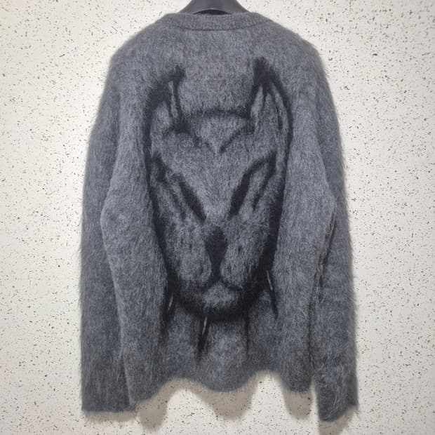 지방시 x 치토 니트