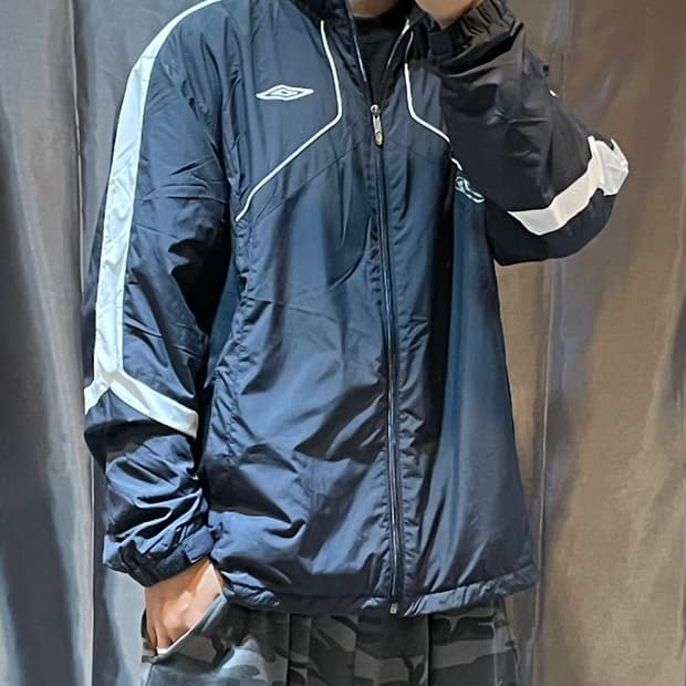 L 엄브로 심볼로고 화이트 라인 바람막이