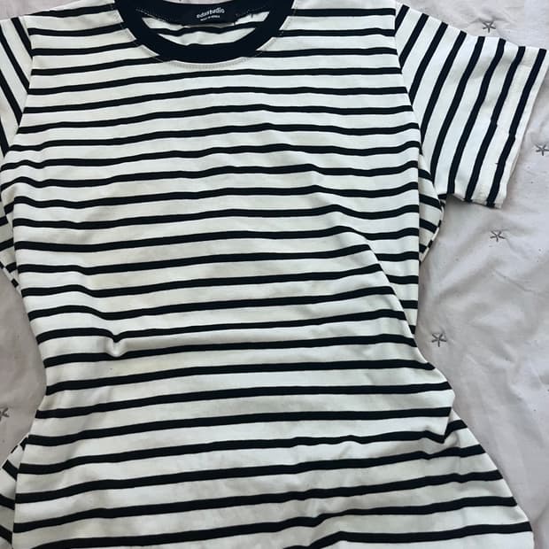 오드스튜디오 줄무늬 반팔티