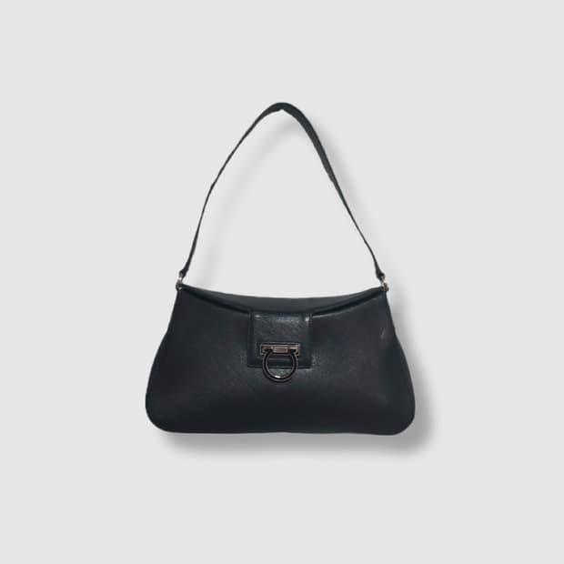 페라가모 사피아노 간치니 레더 숄더백 (정품)