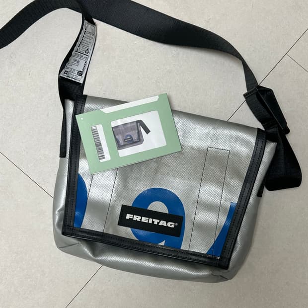 프라이탁 라씨 실버블루