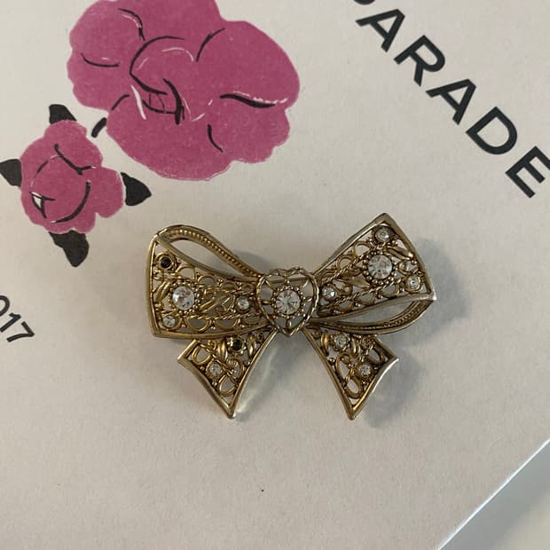 B급세일 리본 브로치