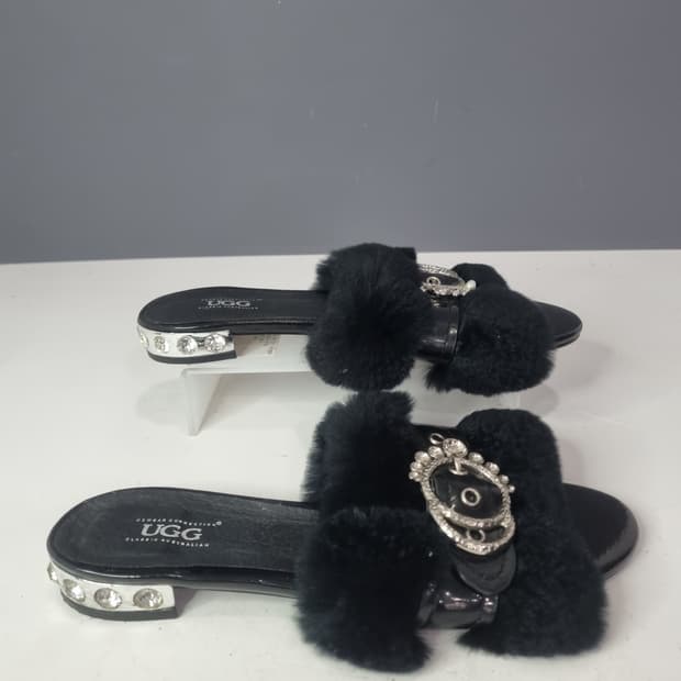 어그 38 브로치 슬리퍼