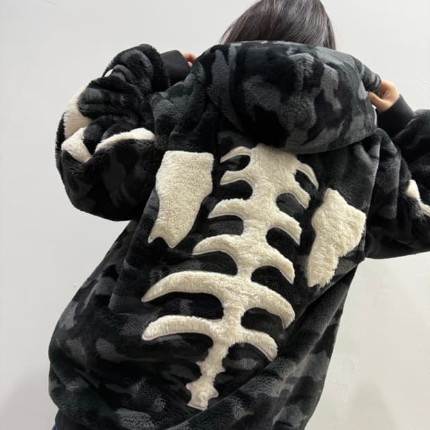 밴슨 오버핏 본 디테일 퍼 후드집업