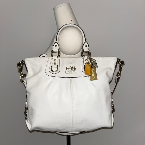 📦90s Coach allwhite shoulder bag