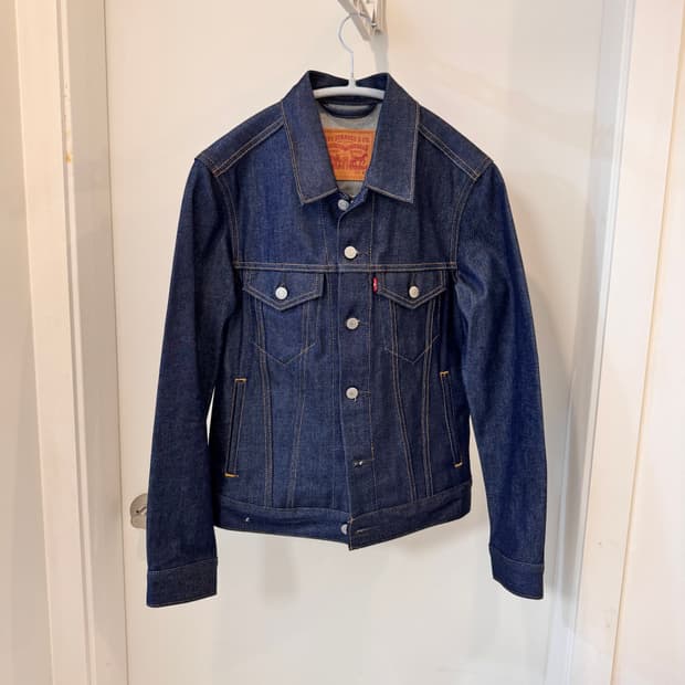 리바이스 트러커